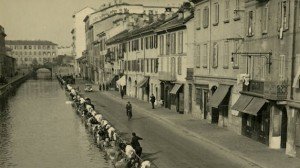 Una fotografia dei Navigli di Milano scattata da Antonia Pozzi nel 1938.