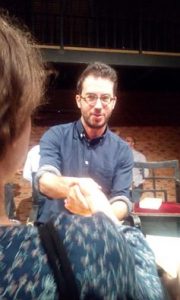 Io mentre stringo la mano (sudata) a Jonathan Safran Foer. Milano, 1 settembre 2016.