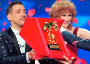 Francesco Gabbani vince il Festival di Sanremo contro la favoritissima Fiorella Mannoia