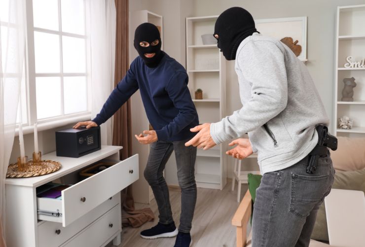 ladri in casa in azione