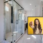 bagno con box doccia in vetro e nel riquadro una donna con il pollice verso il basso