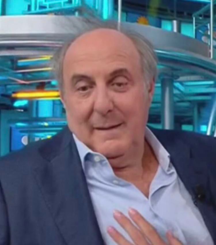 Gerry Scotti cade in diretta