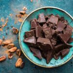 cioccolato fondente in una ciotola