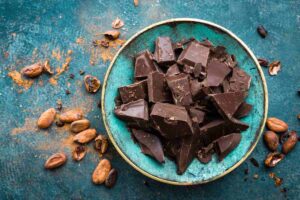 cioccolato fondente in una ciotola