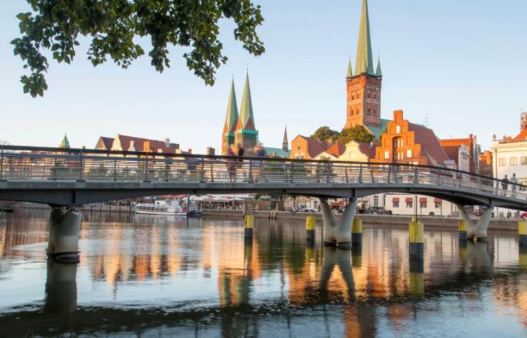 città di Lubecca, monumenti e ponte sul fiume