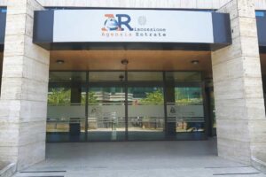ingresso di un ufficio dell'agenzia delle entrate