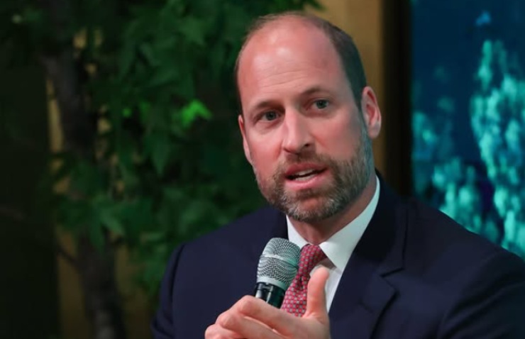 il principe william mentre parla al microfono