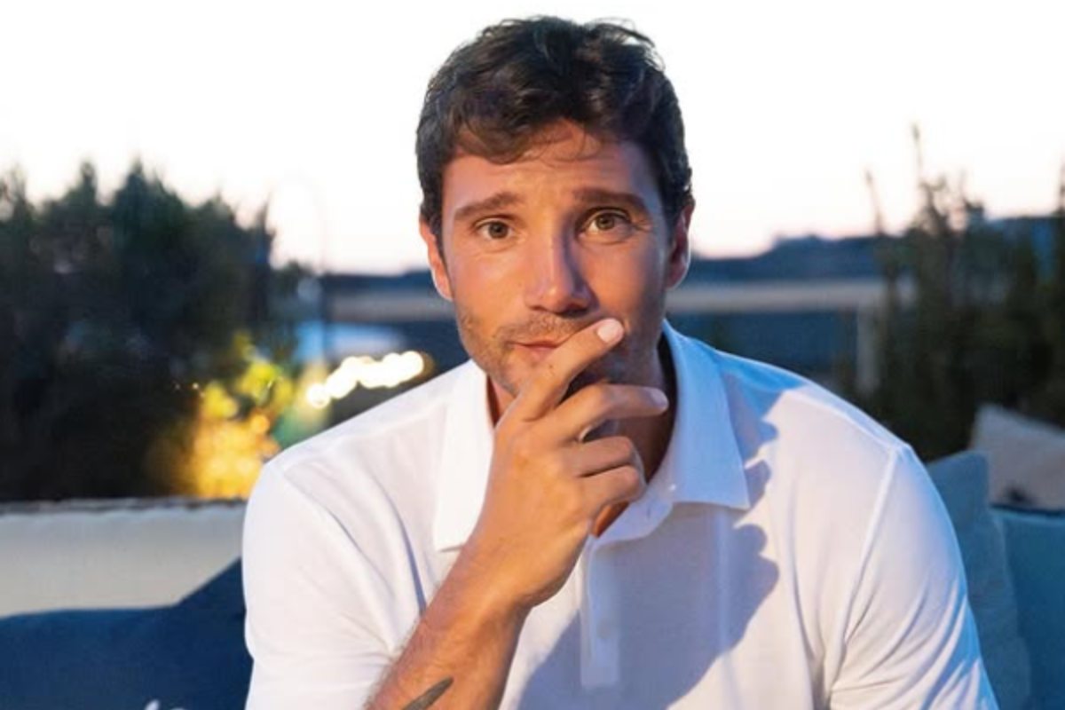 il presentatore stefano de martino