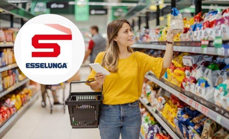 una ragazza che fa la spesa e il logo di Esselunga