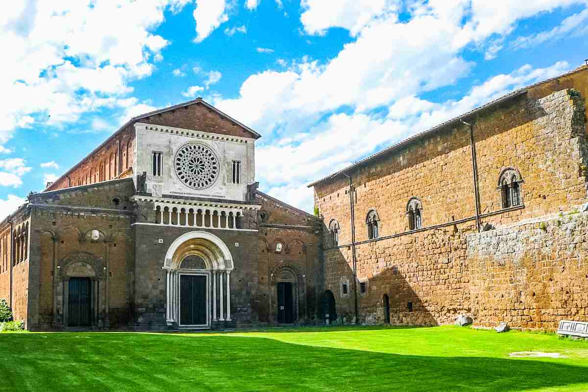 Una foto dei monumenti del borgo di Tuscanica