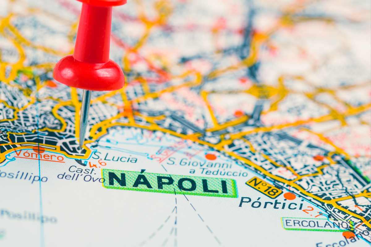Una cartina con una spunta che indica la Campania