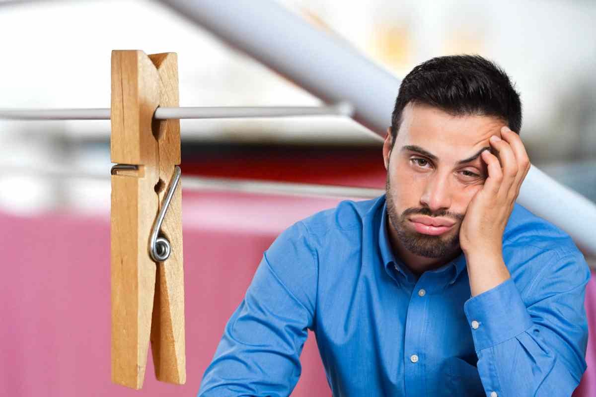 Uomo annoiato e stendino