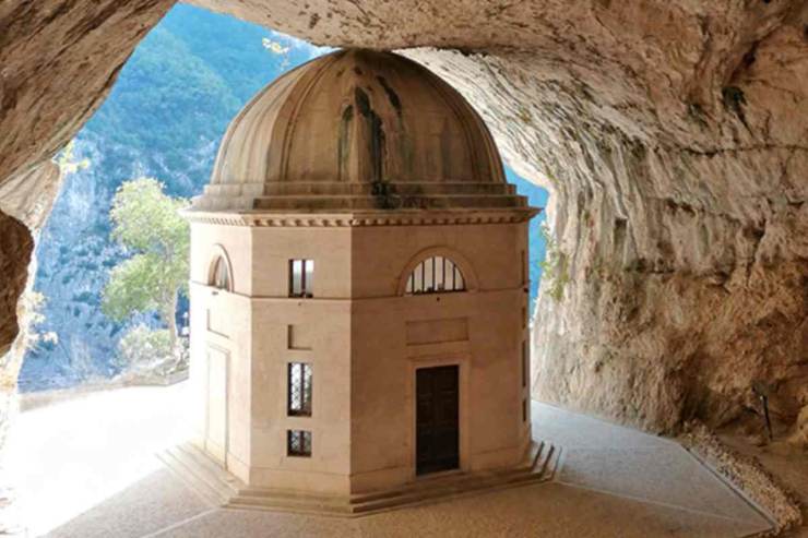 Tempio nella grotta