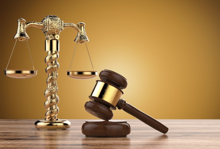 bilancia e martelletto della giustizia