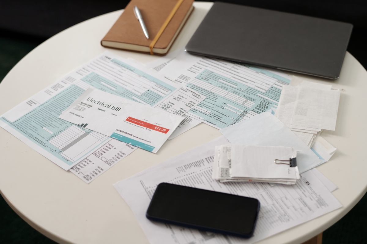 documenti sul tavolo d'ufficio