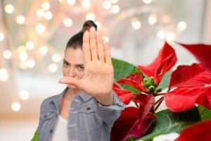 donna che dice stop e stella di Natale