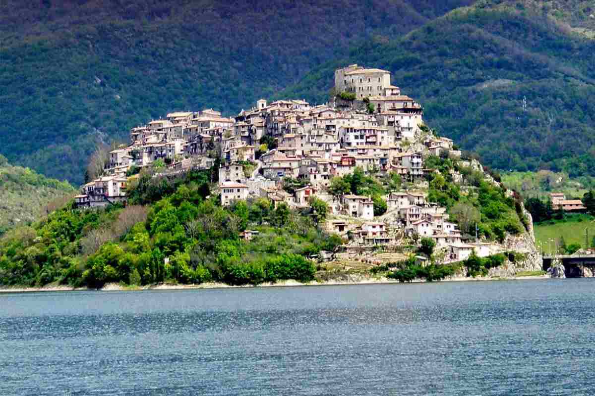 panorama di castel di tora