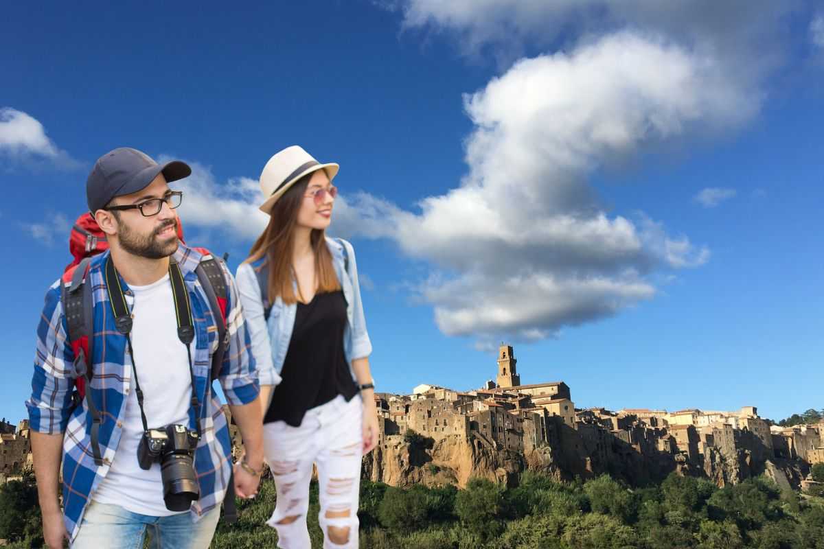 scorcio dell'umbria e turisti