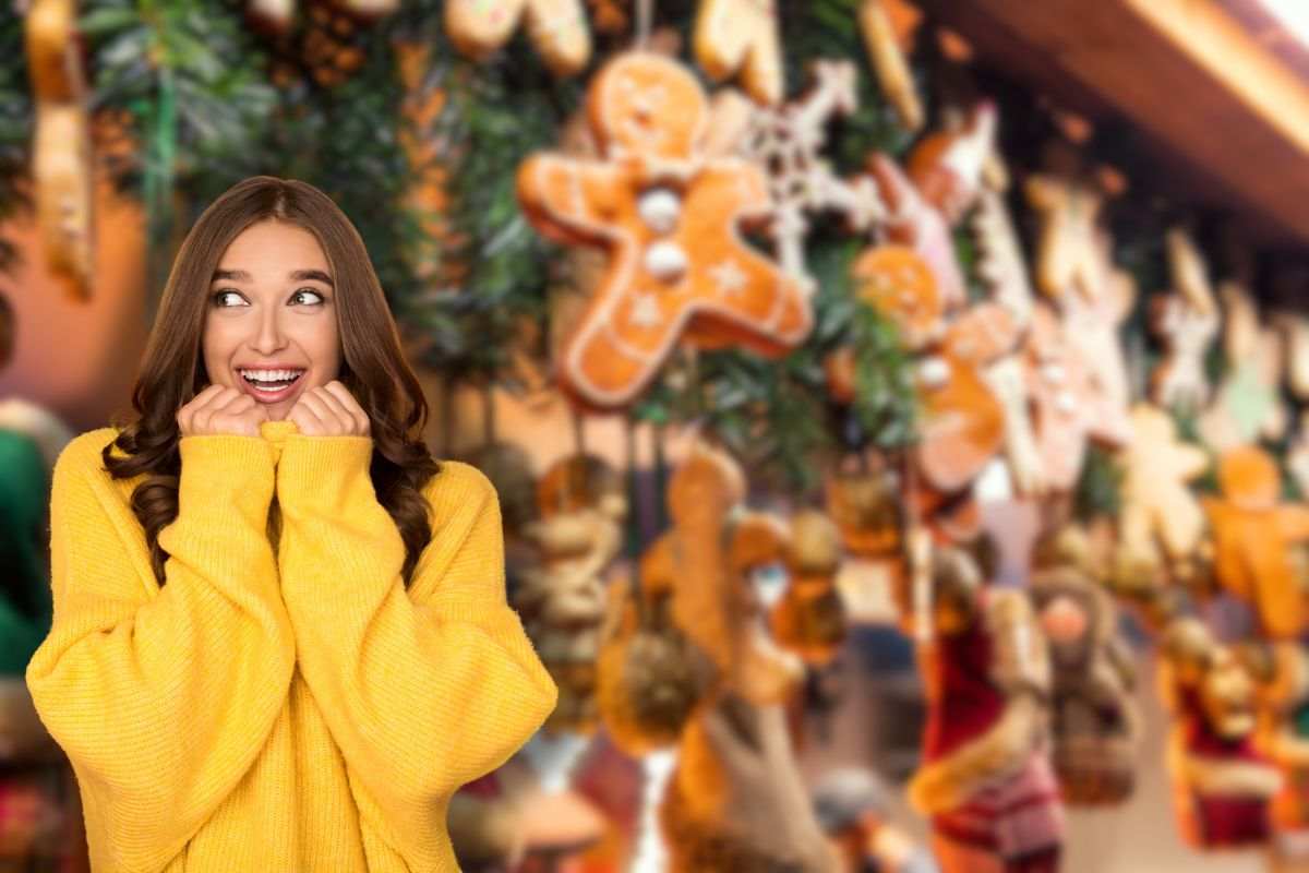 mercatino di natale e donna che esulta