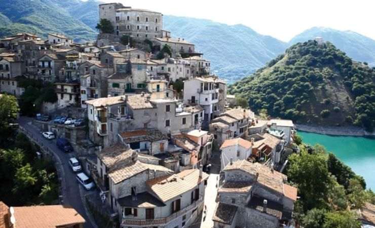 borgo castel di tora