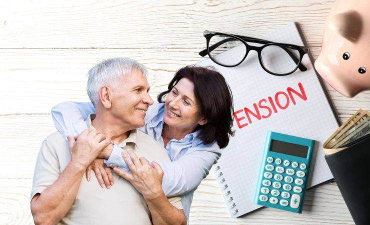 due persone di circa 60 anni e la scritta pensione