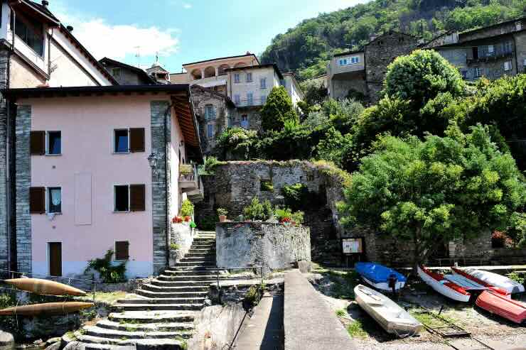 gradini, barche, case 