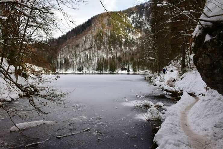 Montagne, lago, neve 