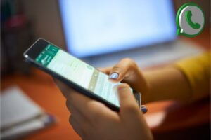 Scrivere messaggio allo smartphone, logo Whatsapp