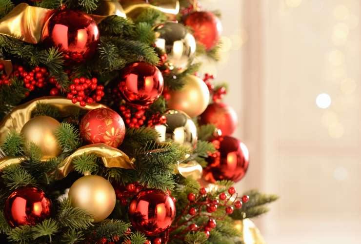 albero di natale con le palline