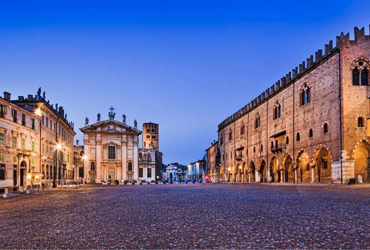 piazza a mantova