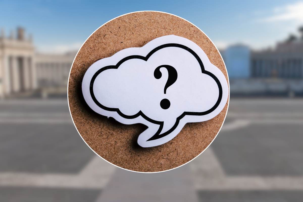 collage piazza san pietro e punto interrogativo