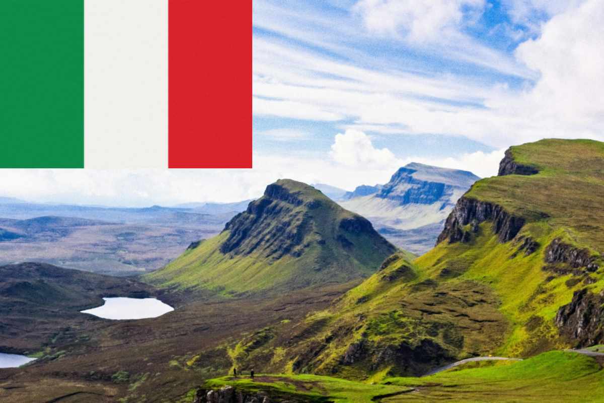 paesaggio della scozia e bandiera italiana