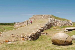piramide più antica d'europa monte d'accoddi