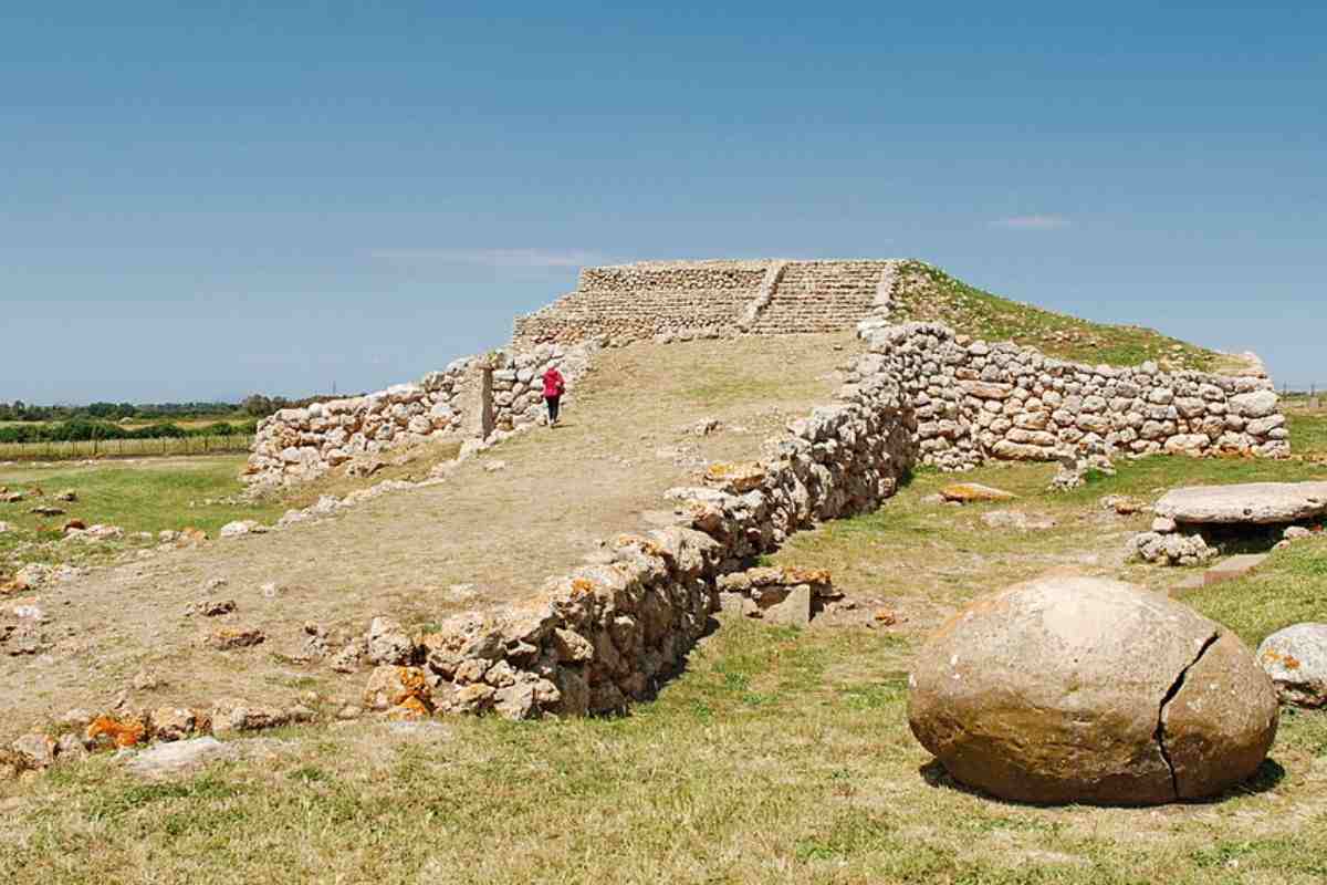 piramide più antica d'europa monte d'accoddi