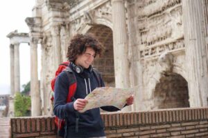 ragazzo con la mappa