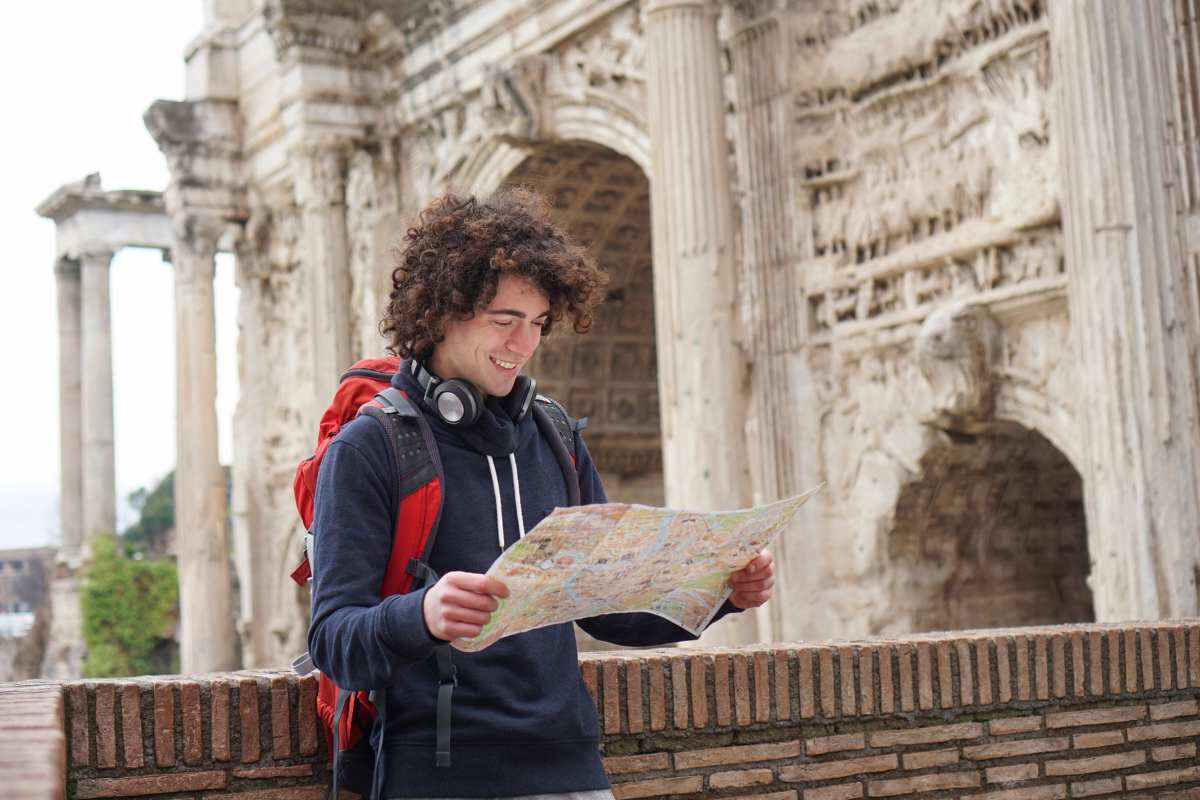 ragazzo con la mappa