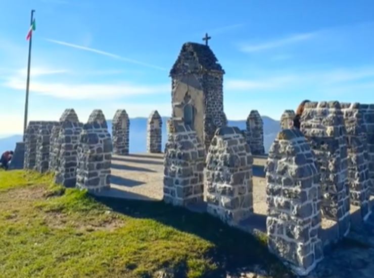 lo stonenge italiano nella valle imagna in lombardia