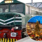 treno vintage e paesaggio natalizio