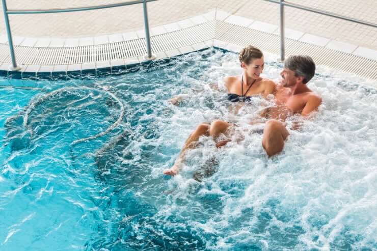 coppia nell'idromassaggio