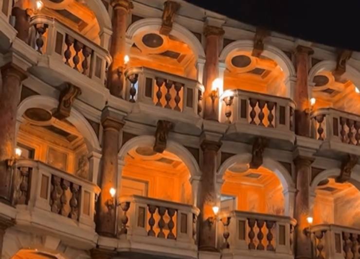 la sala barocca del teatro bibiena di mantova