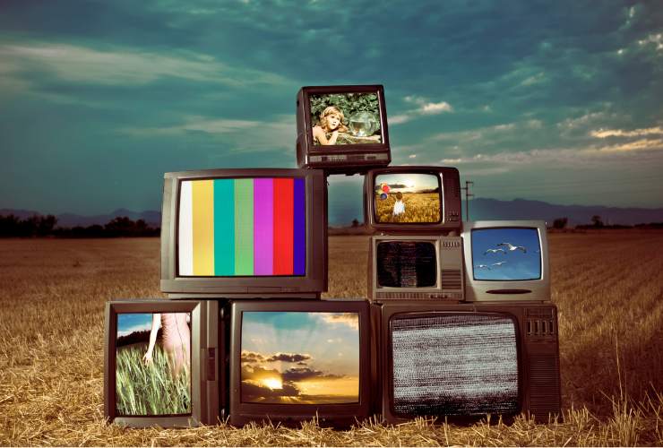 vecchi televisori a tubo catodico